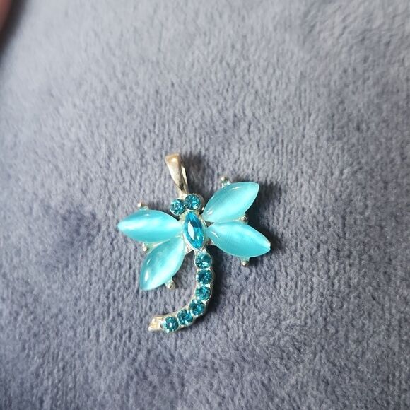 Blue dragonfly pendant - Picture 3 of 4